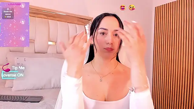 Snapshot of hazel_ross_tcw chatting on October 2025 01:54:02 PM hazel ross tcw online show from October 2025 01:54:02 PM