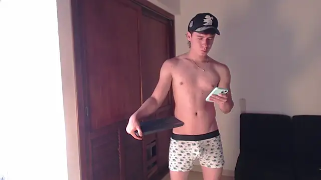 Snapshot of harry_greg21 chatting on February 2026 02:12:02 PM harry greg21 online show from February 2026 02:12:02 PM