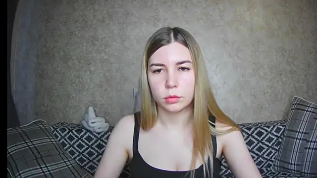 Snapshot of ElllaNuar chatting on December 2024 07:04:01 AM ElllaNuar online show from December 2024 07:04:01 AM