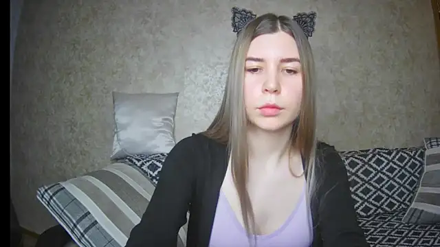 Snapshot of ElllaNuar chatting on February 2025 04:14:02 AM ElllaNuar online show from February 2025 04:14:02 AM