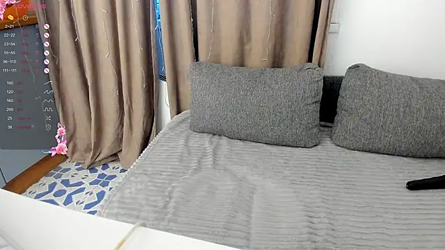 Snapshot of miissblonde chatting on November 2025 02:10:02 AM miissblonde online show from November 2025 02:10:02 AM