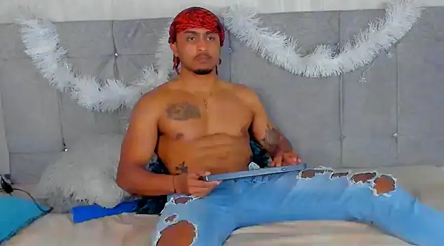 Mateo Reales online show from December 2024 04:06:01 AM