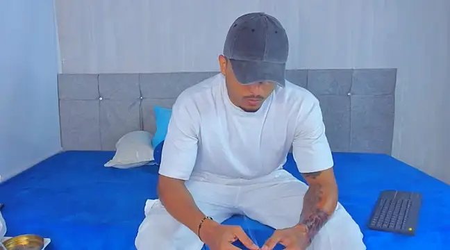 Mateo Reales online show from February 2025 05:40:01 AM