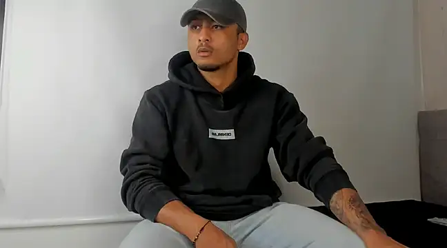 Mateo Reales online show from February 2025 04:37:01 AM