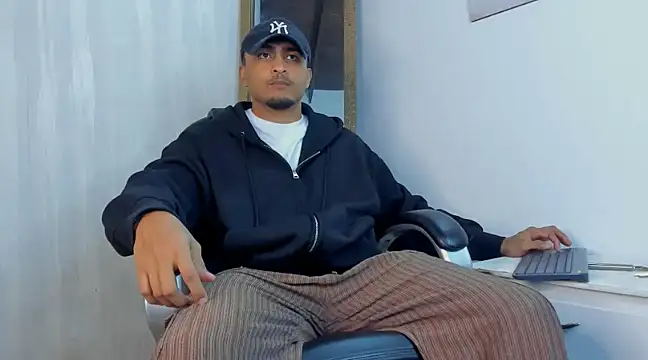 Mateo Reales online show from February 2025 03:32:01 AM