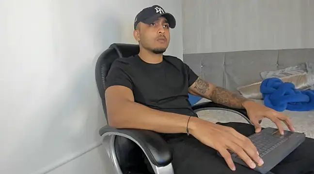 Mateo Reales online show from March 2025 04:47:02 AM