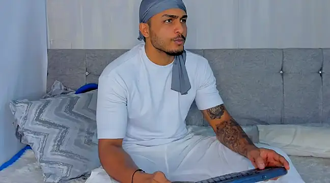 Mateo Reales online show from March 2025 04:34:02 AM