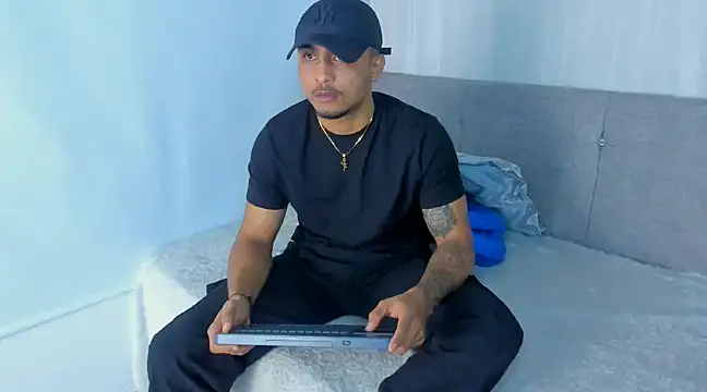 Mateo Reales online show from March 2025 02:09:02 AM