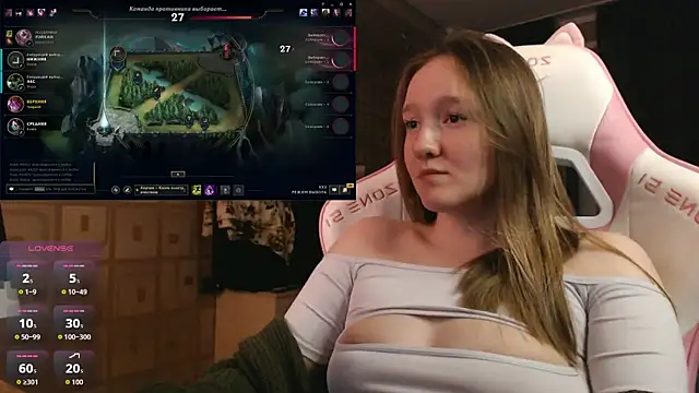 MoonlishSiren online show from September 2025 08:03:01 PM