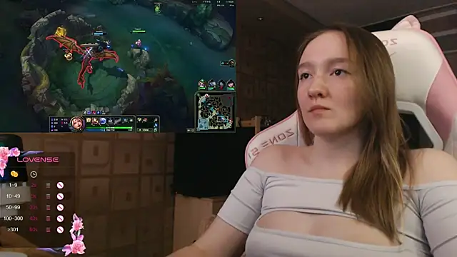 MoonlishSiren online show from October 2025 08:18:02 PM