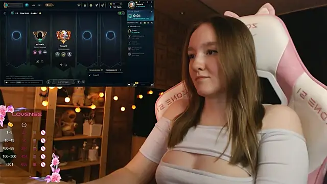 MoonlishSiren online show from October 2025 08:15:02 PM