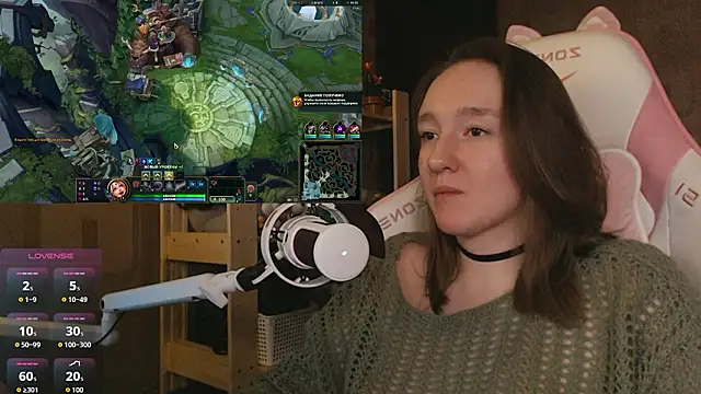 MoonlishSiren online show from March 2026 07:20:02 PM