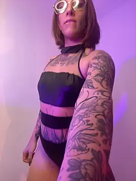 ValenGray online show from November 2025 11:49:01 AM