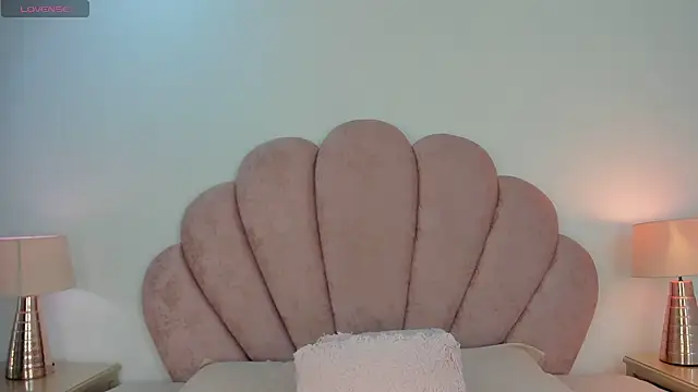 Nicole Paradise online show from December 2024 12:57:02 PM