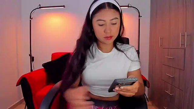 Snapshot of cloy_baby__ chatting on December 2025 10:53:01 AM cloy baby online show from December 2025 10:53:01 AM