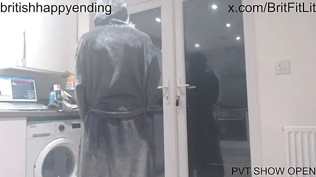 Snapshot of BritishHappyEnding chatting on December 2024 04:59:02 PM BritishHappyEnding online show from December 2024 04:59:02 PM