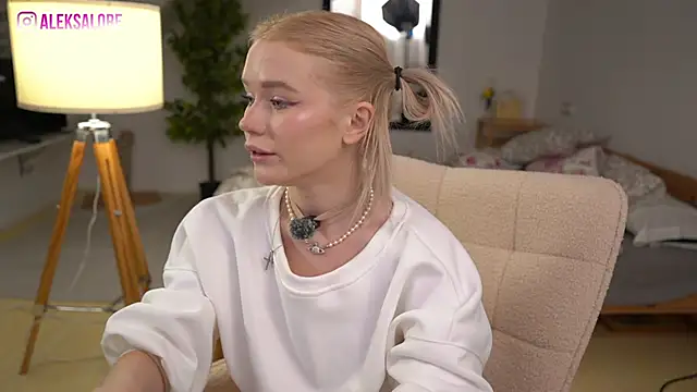 LexieLoree online show from December 2025 04:10:01 AM