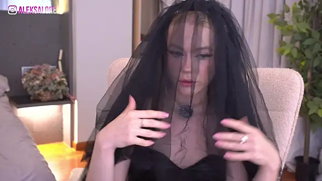 Snapshot of LexieLoree chatting on July 2026 03:10:01 AM LexieLoree online show from July 2026 03:10:01 AM