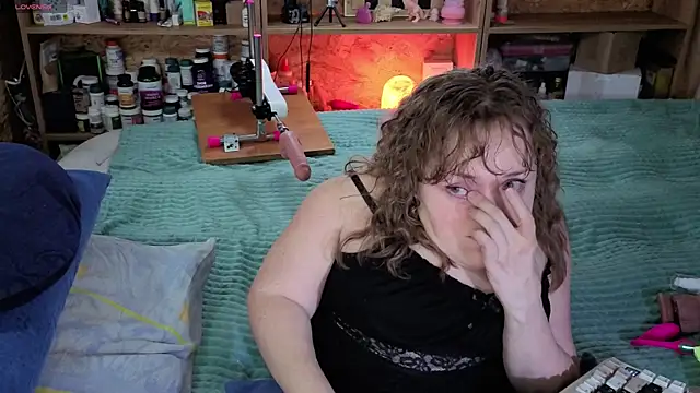 MiniNatalie online show from November 2025 06:35:02 AM