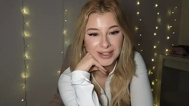 Snapshot of Mia-Minou chatting on January 2025 11:37:02 AM Mia-Minou online show from January 2025 11:37:02 AM