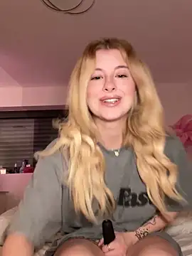 Snapshot of Mia-Minou chatting on February 2025 06:14:02 AM Mia-Minou online show from February 2025 06:14:02 AM