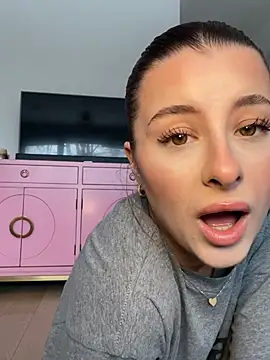 Mia-Minou online show from February 2026 10:03:02 AM