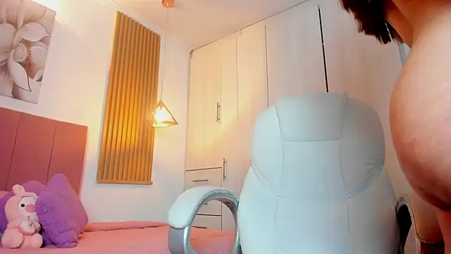 mia nevaeh online show from January 2025 02:14:01 AM