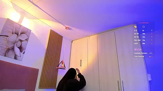 mia nevaeh online show from November 2025 08:18:01 PM