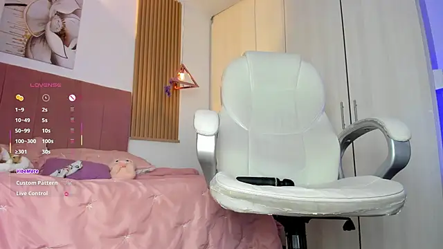 mia nevaeh online show from April 2026 03:40:02 AM