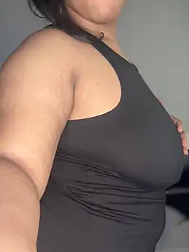 Snapshot of MissAriisback chatting on September 2025 08:20:02 PM MissAriisback online show from September 2025 08:20:02 PM