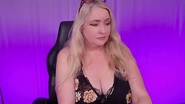 Snapshot of KatDSinclair chatting on March 2025 04:01:01 PM KatDSinclair online show from March 2025 04:01:01 PM