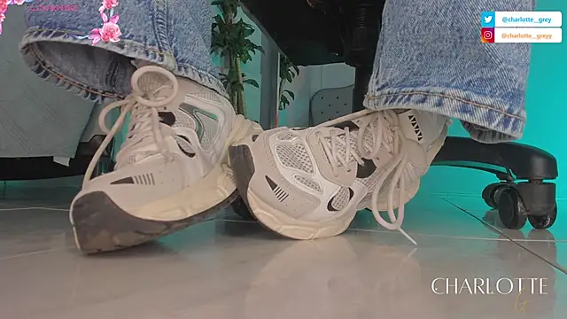 charlotte  grey online show from October 2025 08:21:02 PM