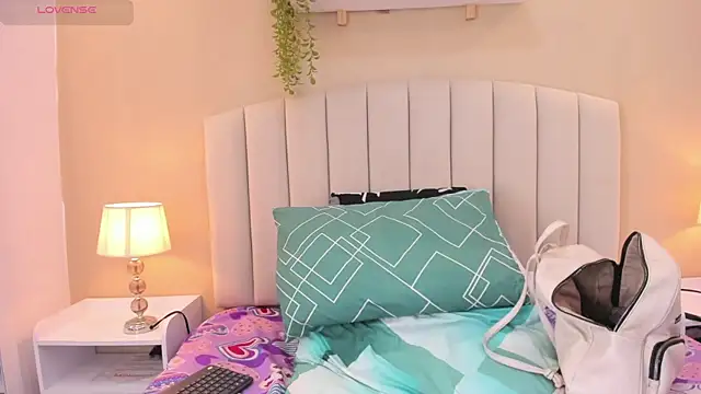 Mia thompson 19 online show from January 2026 05:59:01 PM