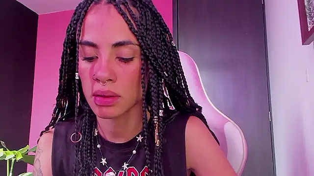 Juanadearco5 online show from December 2024 02:06:01 PM