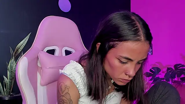 Juanadearco5 online show from February 2025 03:32:01 PM