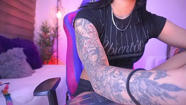 madelyn rose  online show from December 2025 01:33:02 AM