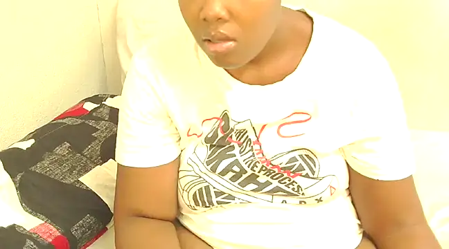 Snapshot of DollyAssZA chatting on February 2025 02:00:01 PM DollyAssZA online show from February 2025 02:00:01 PM