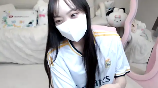 momo room online show from October 2025 10:44:01 AM