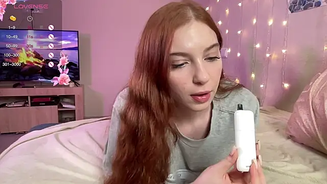 Snapshot of cinnabon_girls chatting on January 2025 06:02:01 PM cinnabon girls online show from January 2025 06:02:01 PM