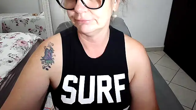 Snapshot of Micchellina chatting on December 2024 01:25:01 AM Micchellina online show from December 2024 01:25:01 AM