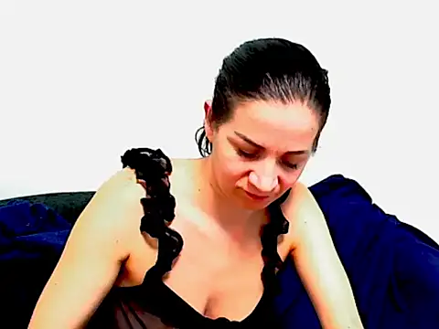 Snapshot of Kitty4_love_u chatting on November 2025 07:40:02 AM Kitty4 love u online show from November 2025 07:40:02 AM