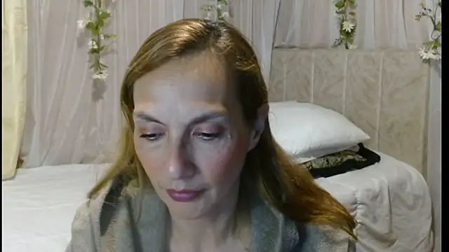 italagomez  online show from March 2025 10:43:02 PM