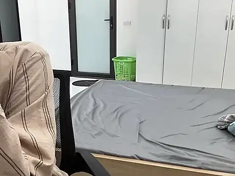 Louis Baby online show from November 2025 05:04:01 PM