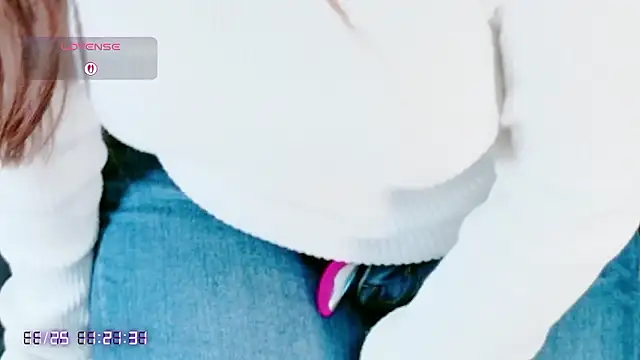 Snapshot of Hina-Happy chatting on November 2025 02:22:01 AM Hina-Happy online show from November 2025 02:22:01 AM