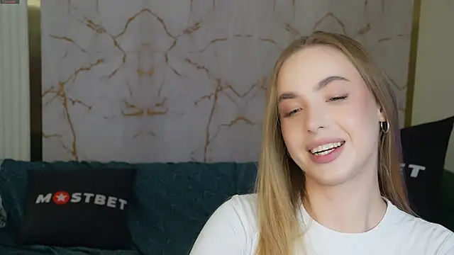 Linda054 online show from December 2024 06:48:02 PM