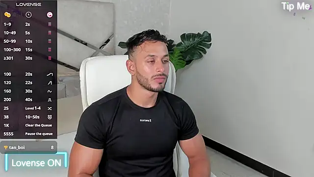 Snapshot of mike_belle chatting on January 2025 02:17:01 AM mike belle online show from January 2025 02:17:01 AM