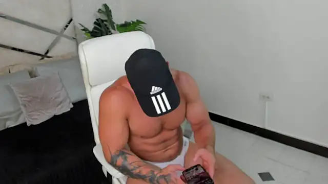 Snapshot of mike_belle chatting on March 2025 08:09:02 PM mike belle online show from March 2025 08:09:02 PM