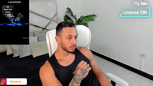 Snapshot of mike_belle chatting on March 2025 08:20:02 PM mike belle online show from March 2025 08:20:02 PM