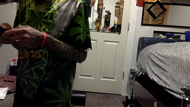 Snapshot of Robriguezxxx chatting on January 2025 04:15:01 AM Robriguezxxx online show from January 2025 04:15:01 AM