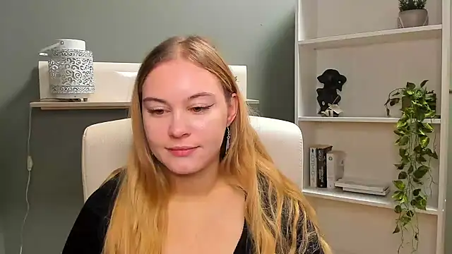 Snapshot of kitty_valeria chatting on December 2024 07:35:01 AM kitty valeria online show from December 2024 07:35:01 AM